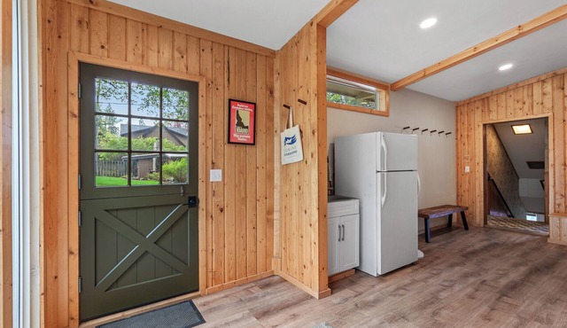 Lakeside Serenity | Retro Cabin | Great Dock | Private Suite in Harrison