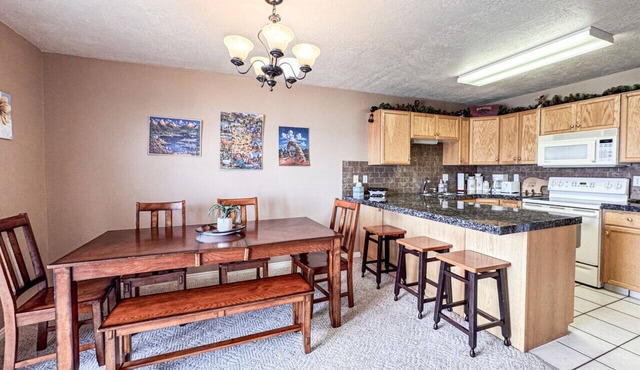 Lakeview Condo 871 #3