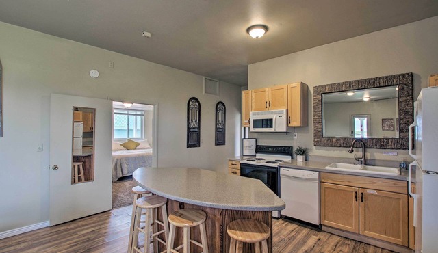 Lakeview Condo by Bear Lake, 6 Mi to N. Beach