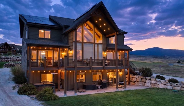 Lakeview home w/hot tub, theater & game room
