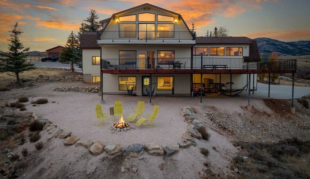 Lakeview Manor - Sleeps 50, Amazing Views, Hot Tub, Sauna & More!