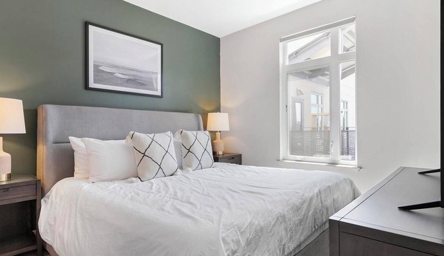 Landing | Chic 1BD, Courtyard, Pool