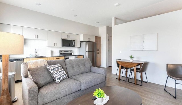 Landing | Chic 1BD, Yoga Studio, Pool