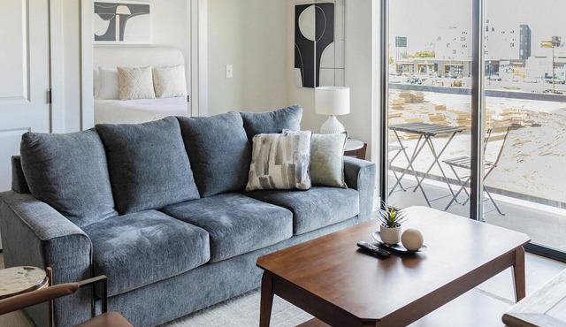 Landing | Chic 2BD, Clubhouse, Courtyard