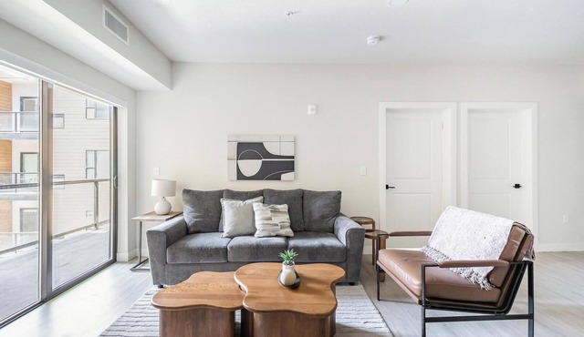 Landing | Spectacular 2BD, Clubhouse, Pool