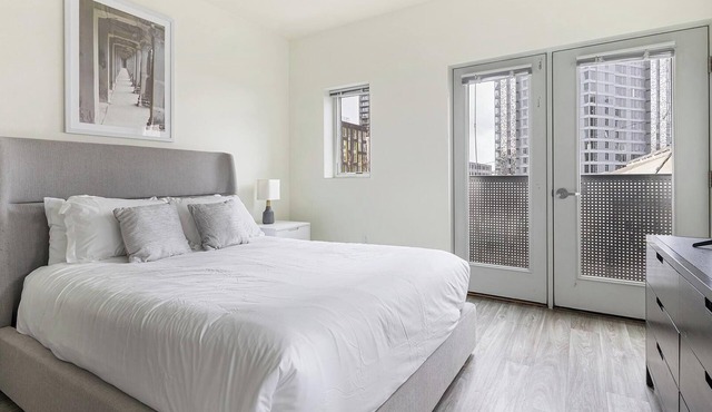 Landing | Spectacular Studio, Gym, Courtyard in Portland