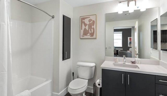 Landing | Stunning 1BD, Yoga Studio, Courtyard