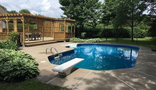 Large Campaign house - Mirabel - Heated pool in Saint-André-d'Argenteuil