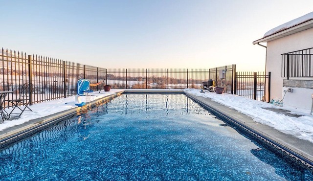 Layton 1 · #1, 30% Rental Car, Pool & Jacuzzi, 0 Fees, Crib