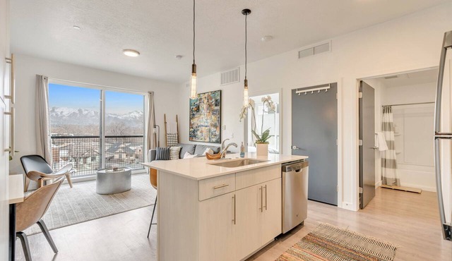 LCF - Downtown SLC - 1BR/1BA - CoWork + Gym - Near Delta Center - Garage