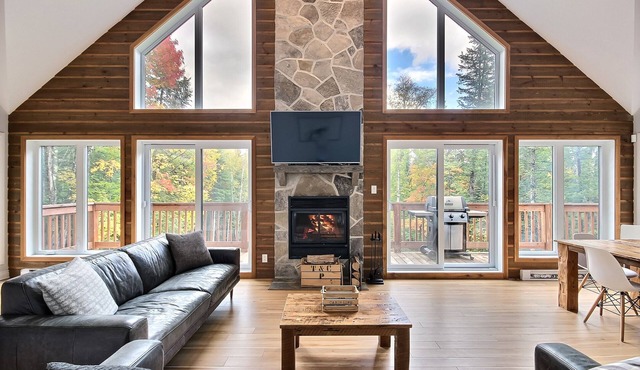 Le Bonheur-Spa/BIKE, OUTDOOR + SKI-IN/SKI-OUT in Morin-Heights