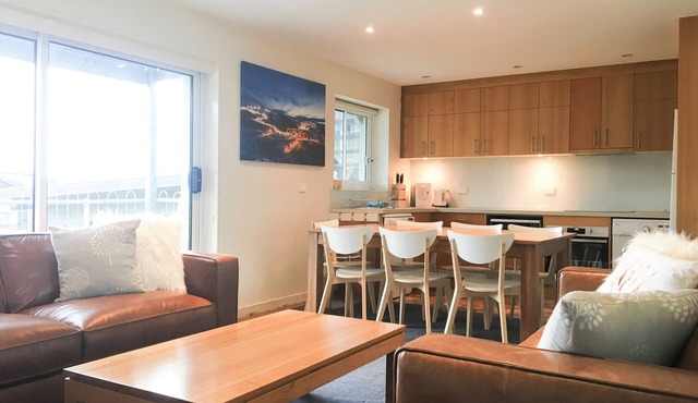 Les Chalets 5 - fabulous apartment next to Halley's Comet chairlift in Falls Creek