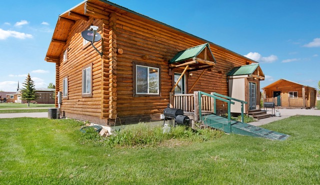 Lodge in Saint Charles w/ All 10 Cabins Included