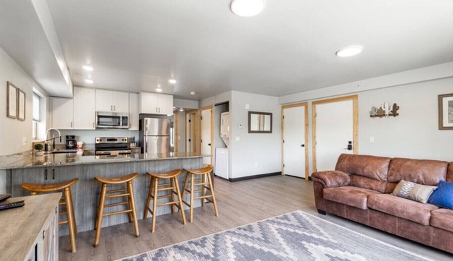 Lorene Loft – Pickleball, AC, Playground, BYU-ID, Pet Friendly!