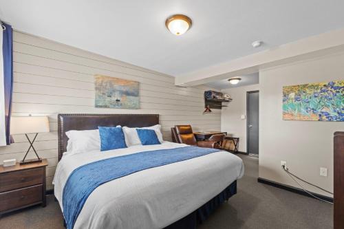 Lost Trail Resort - Riverside Rooms - Near Hot Pools