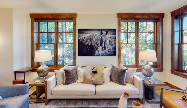 LPJH: Cozy Apartment Nestled On Snow King