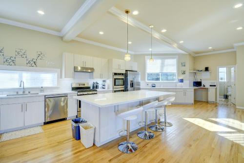 Luxe Federal Way Rental - Walk to the Water! in Federal Way