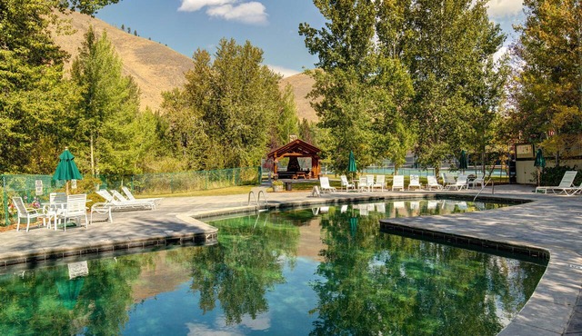 Luxe Ketchum Condo | Pool | Pickleball | Hot Tub