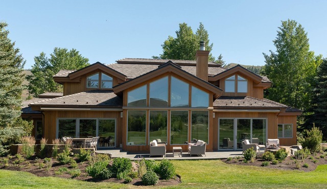 Luxurious Sun Valley Mountain Retreat on Golf Course