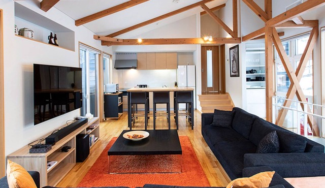 Luxury 2 Bed Ski Chalet with Hot tub, Niseko Chalet 1007 in Niseko