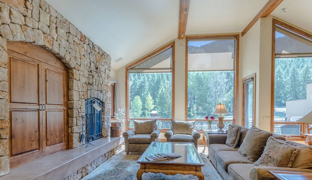 Luxury at the Base of Bald Mt - Walk to Lifts!