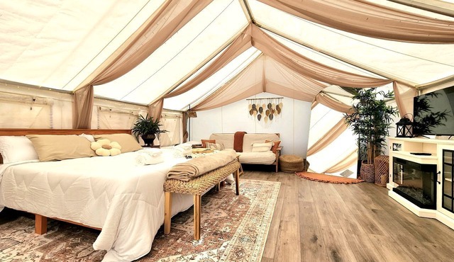 Luxury Canvas Retreat w/Rain Shower & Firepit in Brush Prairie, Washington
