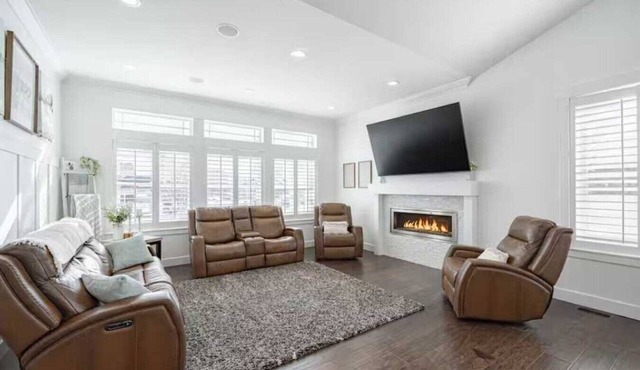 Luxury Family Retreat w/Hot Tub & Games