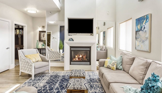 Luxury Home w/5 Bath, Indoor BBall Court, Comfortably 30+ Idaho Falls