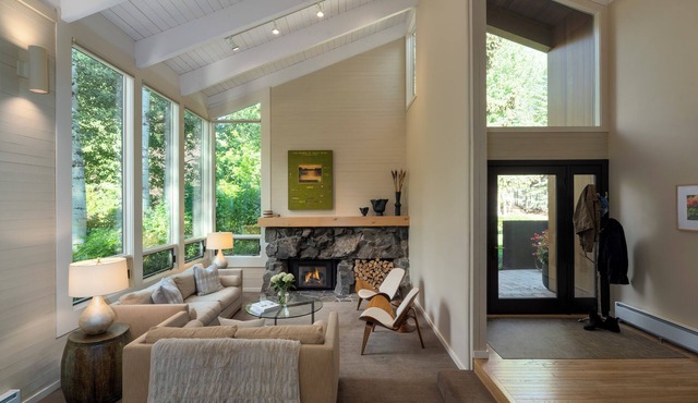 Luxury Home With Lots of Light, Outdoor Space and a Short Walk to Ketchum in Sun Valley