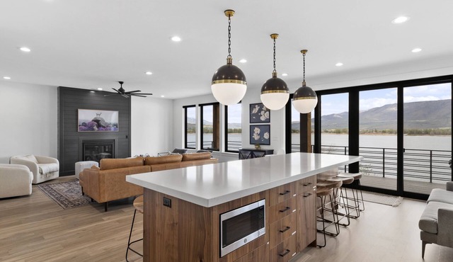 Luxury Lakefront Ski Home Close to 3 Epic Ski Resorts ⛷️