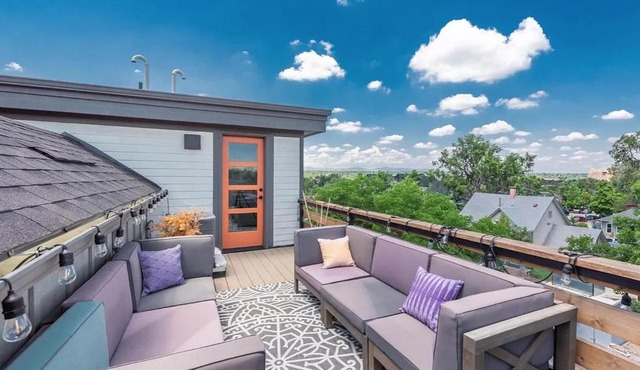 Luxury Rowhome w. Rooftop Mountain Views in Littleton in Littleton