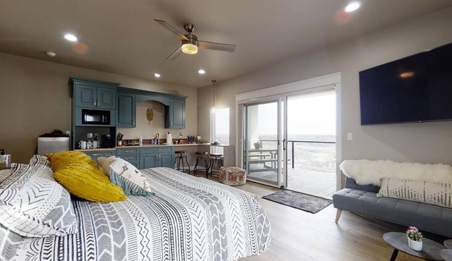 Luxury studio with Access to Canyon Rim Trail in fabulous Twin Falls