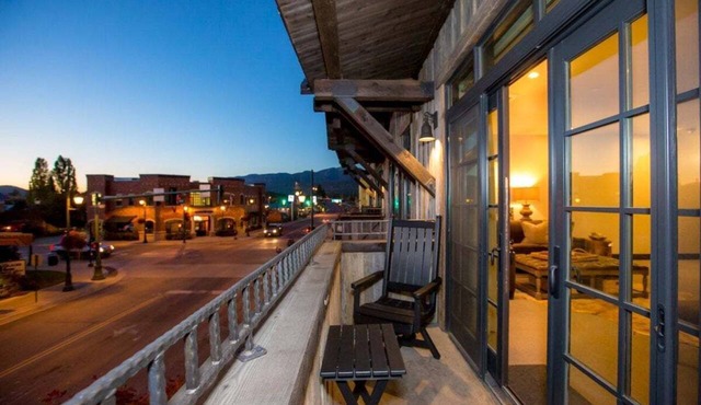 Luxury Suite 206, Downtown Whitefish!