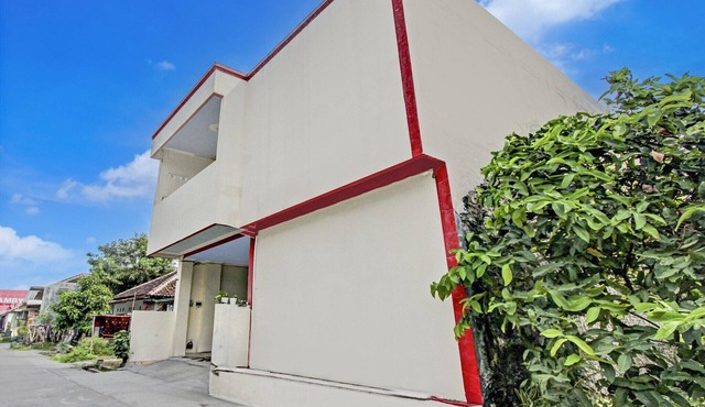 Luxury Twin Stay with Free WiFi and Parking in Solo