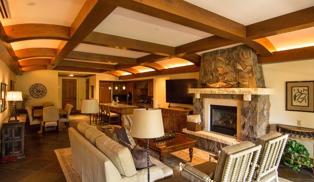 Luxury Vacation Rental : Thunder Spring : Thunder Cloud Unit 18 C-18