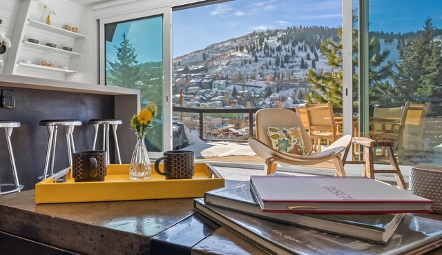 Mainstreet Masterpiece | Stunning Views! | Hot tub! | Walk to Downtown