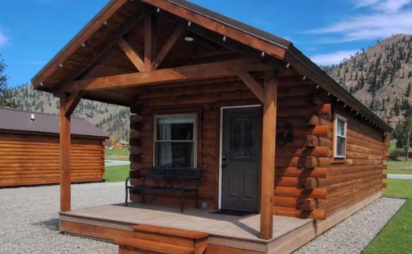 Micham's Clark Fork River Retreat - River Front, Mountain View, Fire Pit - Cabin 1