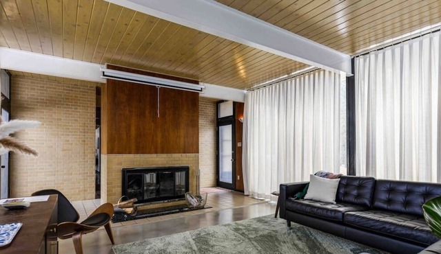 Millcreek · Mid-Century Mod 3bd w hot tub, Mt. views, and yard