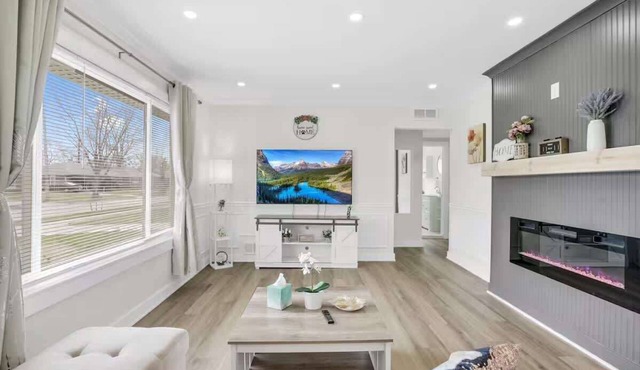 Modern 3BR Retreat w Backyard BBQ in Madison Heights