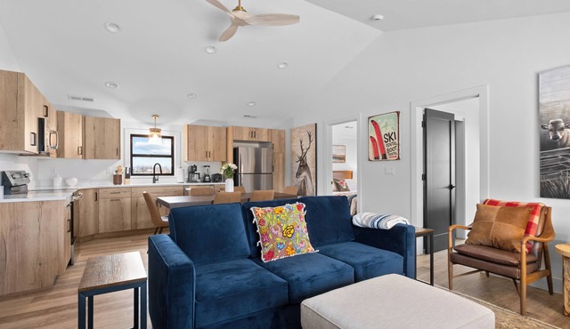 Modern 5BR Teton Home with Spa, Views &AC: Perfect for families or groups