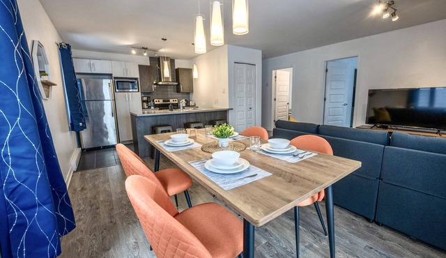 Modern apartments 2 Bedrooms 4 beds AC Wi-Fi Free Parking Smart TV in Laval