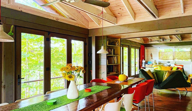 Modern Comfort Meets Nature -Private Dock, Fire Pit & Detached Sleep Cabins in Monroe