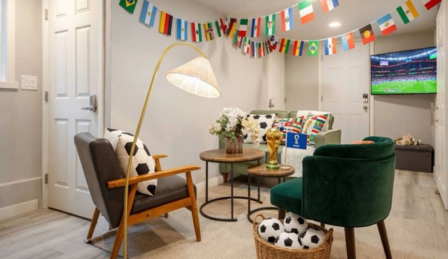 Modern Cozy Bright 2BR Lower Unit w/private entry