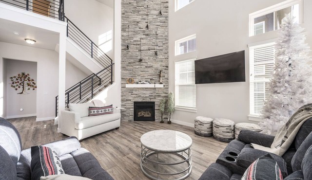 Modern Lake-View Escape in Hideout Near Park City Utah