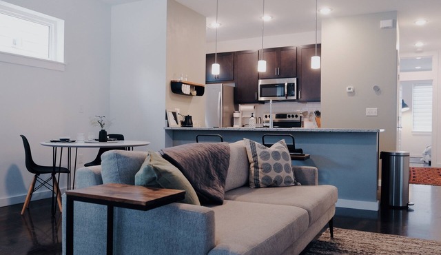 Modern Unit in Historic Old Manchester. in Richmond
