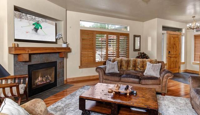 Moose Mgmt at Bear Hollow 5531: King bed-Balcony w/Grill-Pvt Hot Tub-Pool