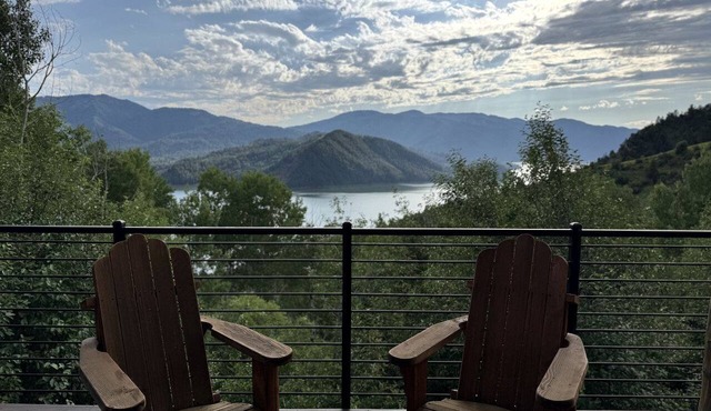 Mountain Cabin with Lake Views and Hot Tub Near Palisades Reservoir, Idaho