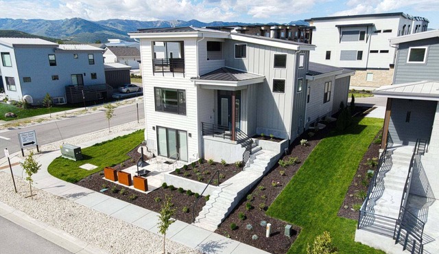 Mountain Escape | Golf Simulator, E-Bikes & Game Room Fun PET FRIENDLY in Park City
