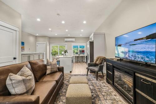 Mountain Getaway Modern Condo