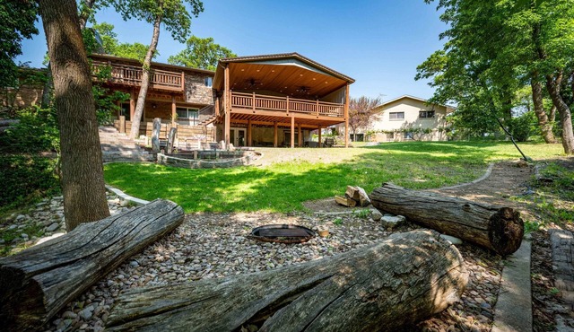 Mountain Haus 2Bdr Apt w Mtn Views Patio Space